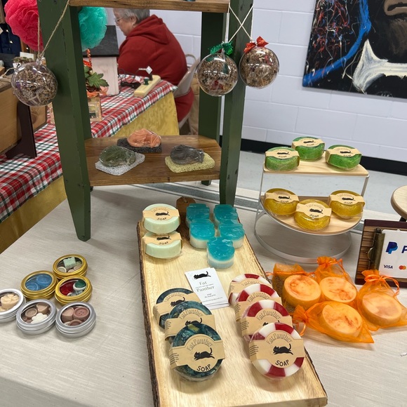 Meet your Posher, Kelly - Picture 2 of 5